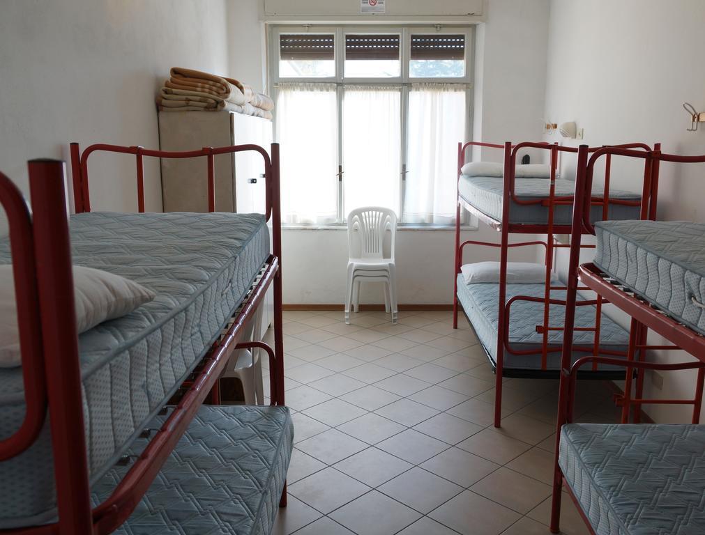 Ostello Della Gioventu Benacus Riva del Garda Oda fotoğraf